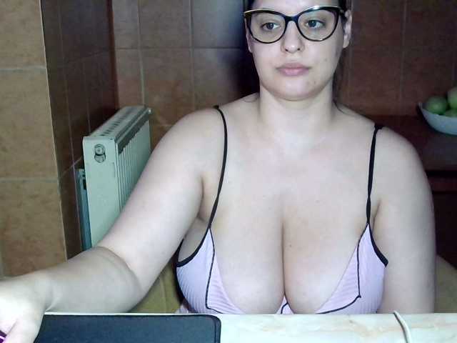 MoniqQuuen, live now on BongaCams