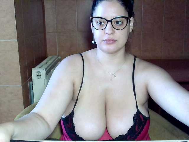 MoniqQuuen live cam on BongaCams