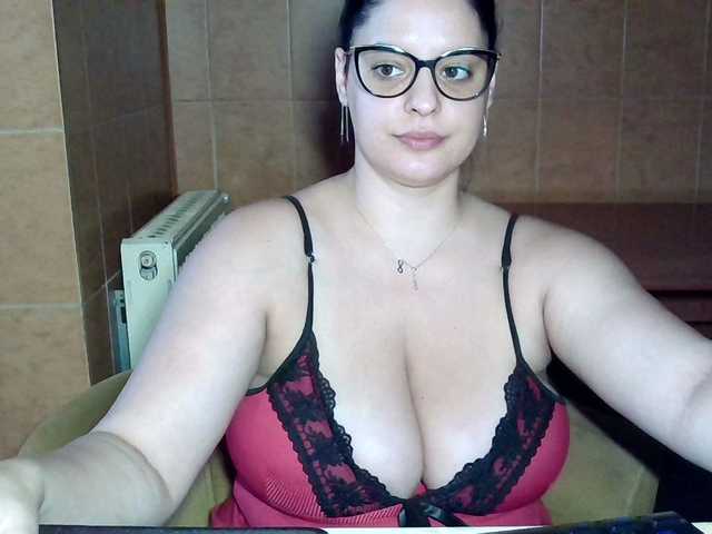 MoniqQuuen live cam on BongaCams