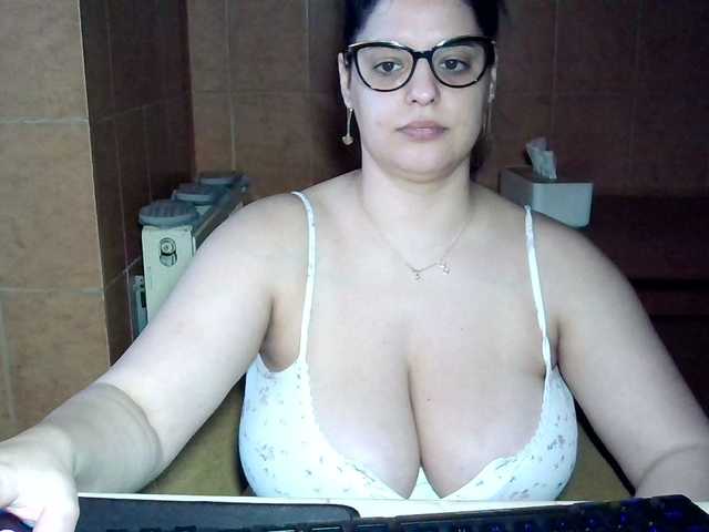 MoniqQuuen's BongaCams show and profile