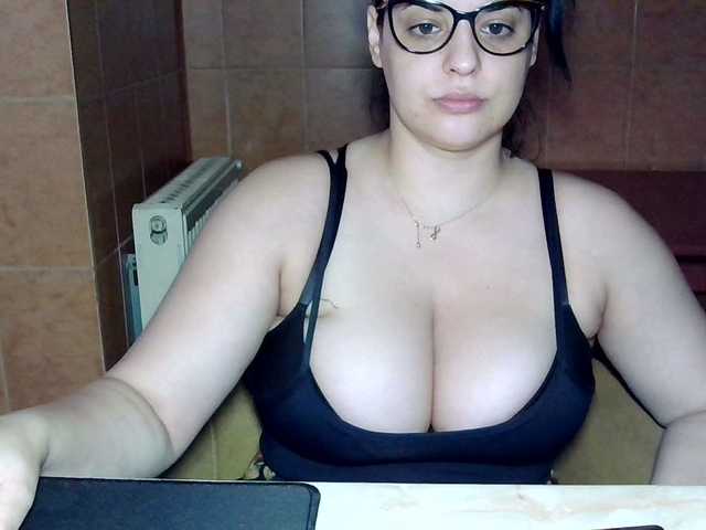 MoniqQuuen live cam on BongaCams