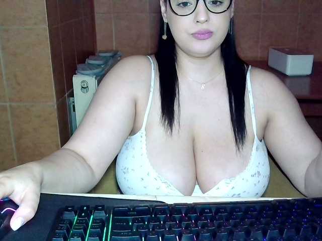 MoniqQuuen's BongaCams show and profile