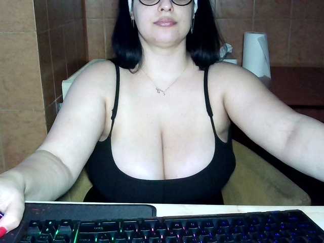 MoniqQuuen's BongaCams show and profile