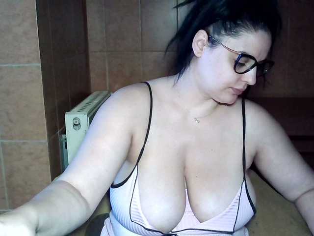 MoniqQuuen live cam on BongaCams