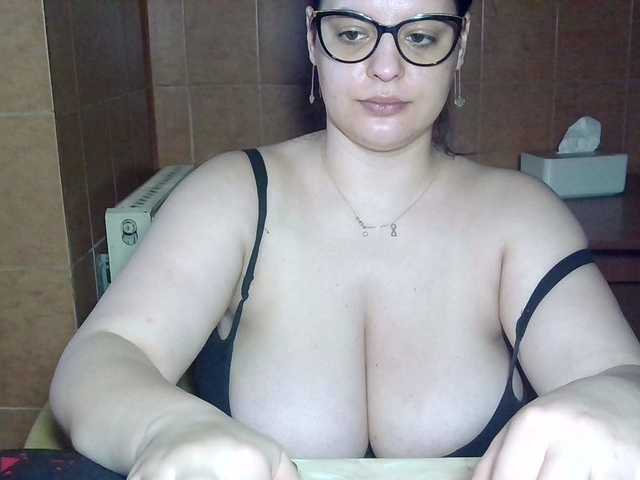 MoniqQuuen live cam on BongaCams