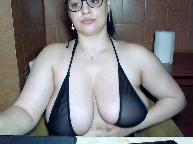 MoniqQuuen live webcam show