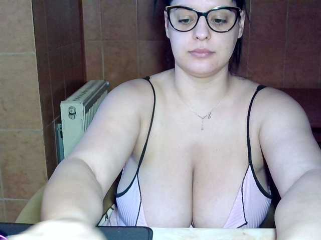 MoniqQuuen live cam on BongaCams