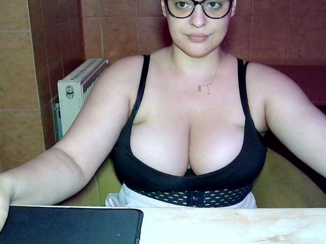 MoniqQuuen live cam preview