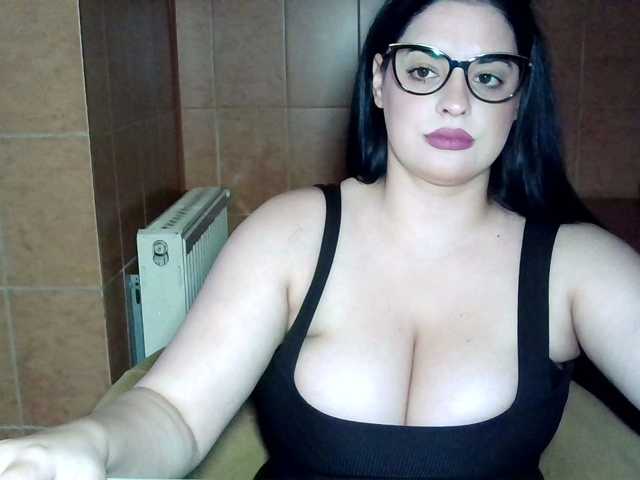 MoniqQuuen, en directo ahora en BongaCams