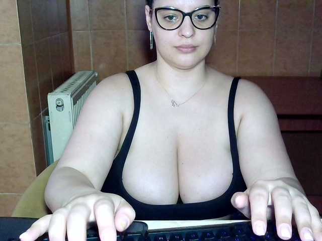 MoniqQuuen live cam on BongaCams