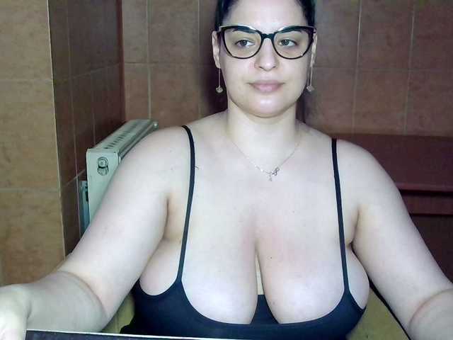 MoniqQuuen live cam on BongaCams
