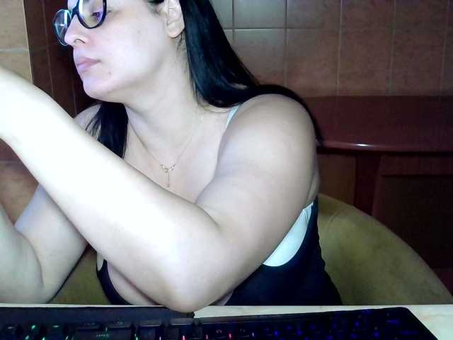 MoniqQuuen live cam on BongaCams