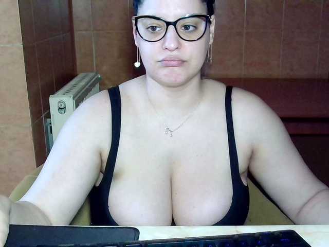 MoniqQuuen live cam on BongaCams