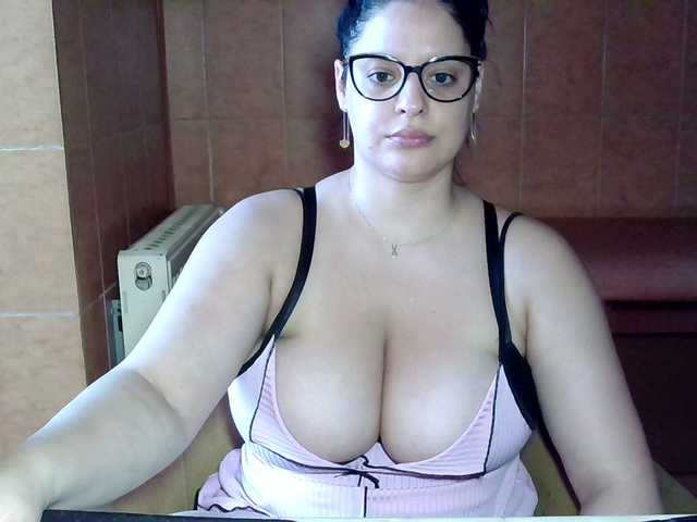 MoniqQuuen live cam on BongaCams