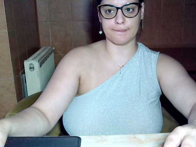 MoniqQuuen live cam on BongaCams