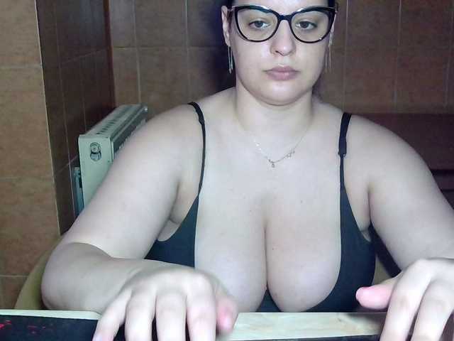 MoniqQuuen live cam on BongaCams