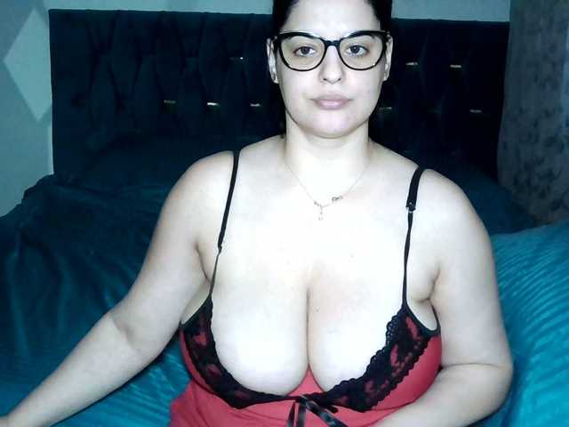 MoniqQuuen live cam on BongaCams