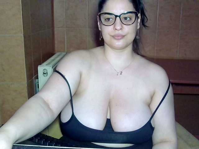 MoniqQuuen live cam on BongaCams
