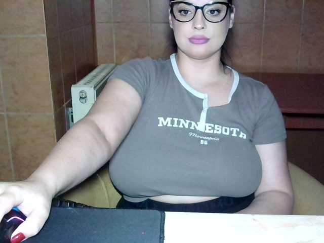 MoniqQuuen, live now on BongaCams