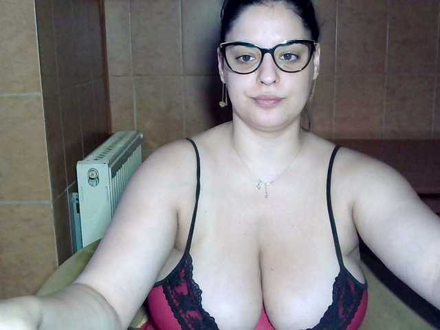 MoniqQuuen live cam on BongaCams
