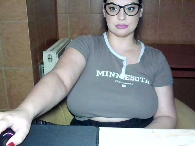 MoniqQuuen live cam on BongaCams