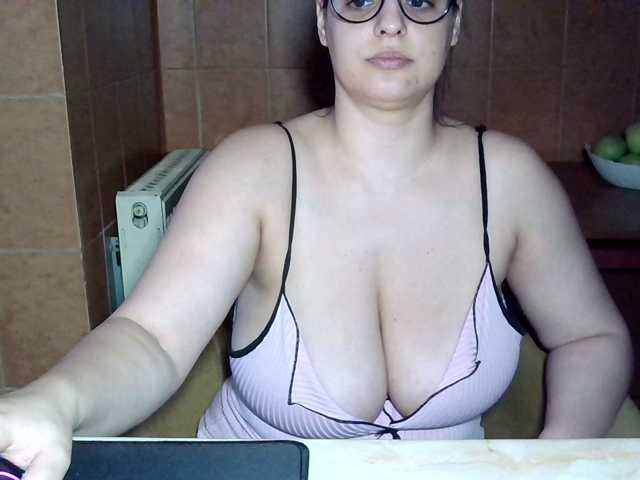 MoniqQuuen, en directo ahora en BongaCams