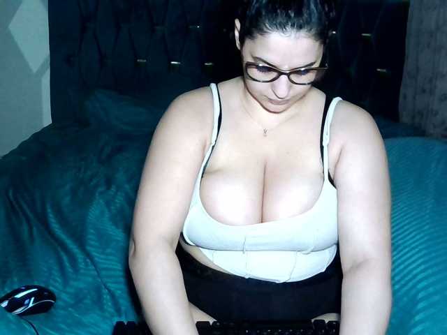 MoniqQuuen live cam on BongaCams