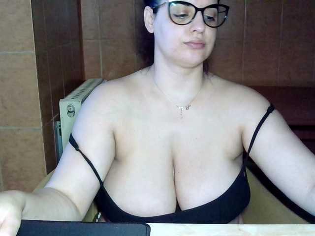 MoniqQuuen live cam preview