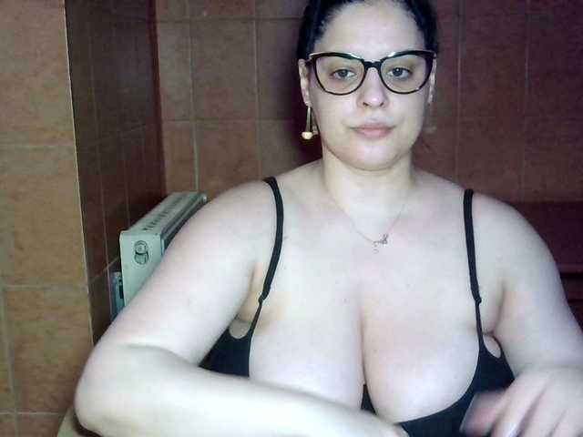 MoniqQuuen live cam on UnifiedCams