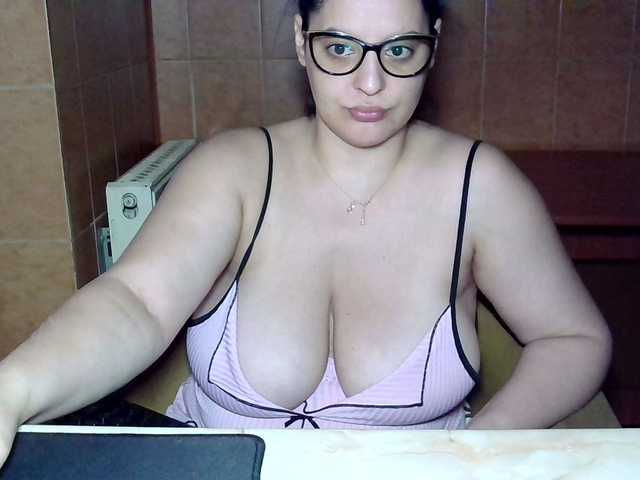 MoniqQuuen live cam on BongaCams