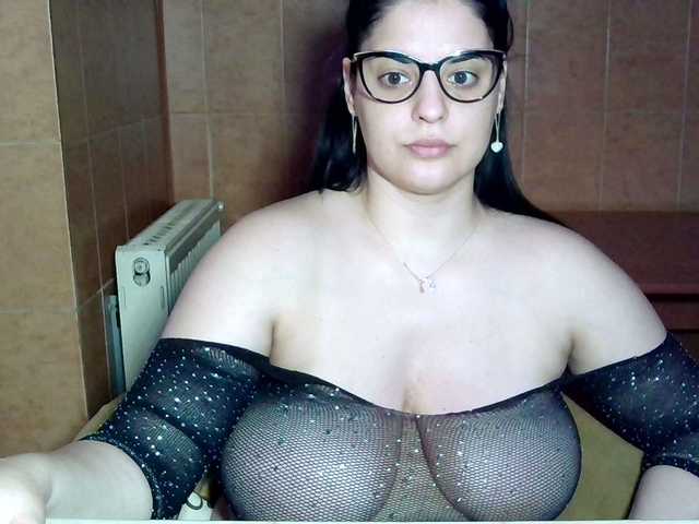 MoniqQuuen live cam on UnifiedCams