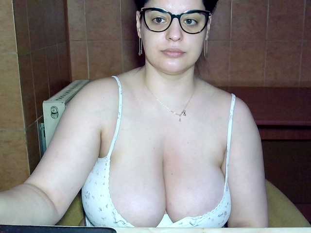 MoniqQuuen live cam on BongaCams