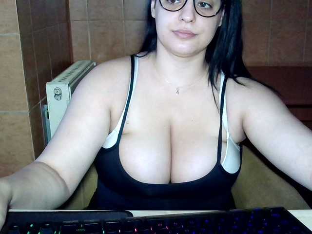 MoniqQuuen live cam preview