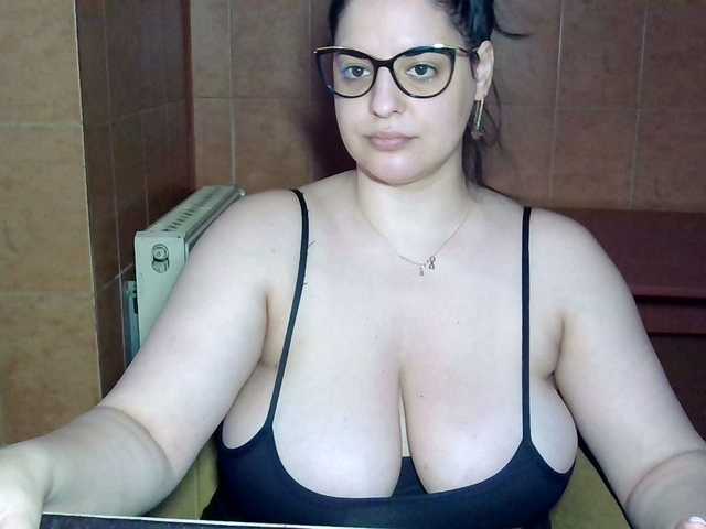 MoniqQuuen live cam on BongaCams
