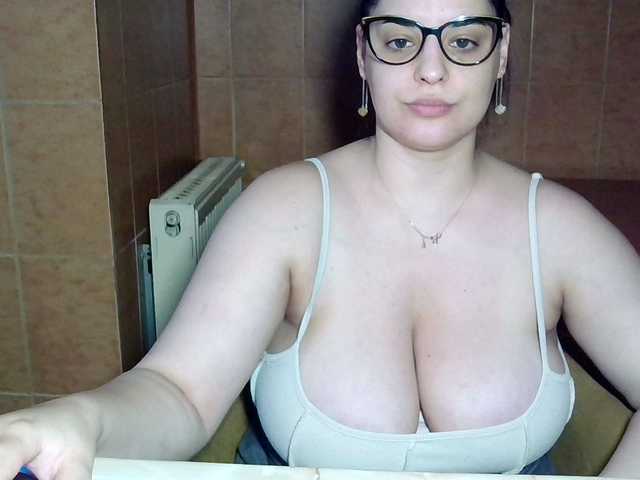 MoniqQuuen live cam on BongaCams