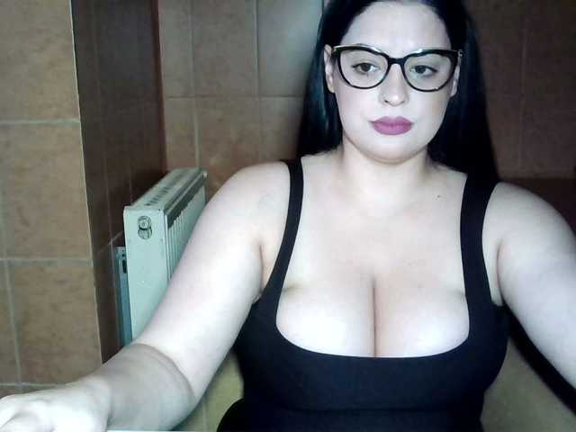 MoniqQuuen, en directo ahora en BongaCams