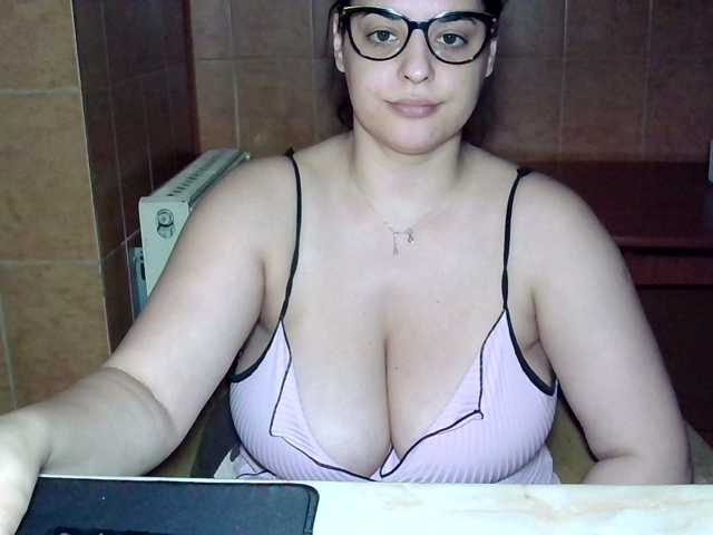 MoniqQuuen live cam on BongaCams