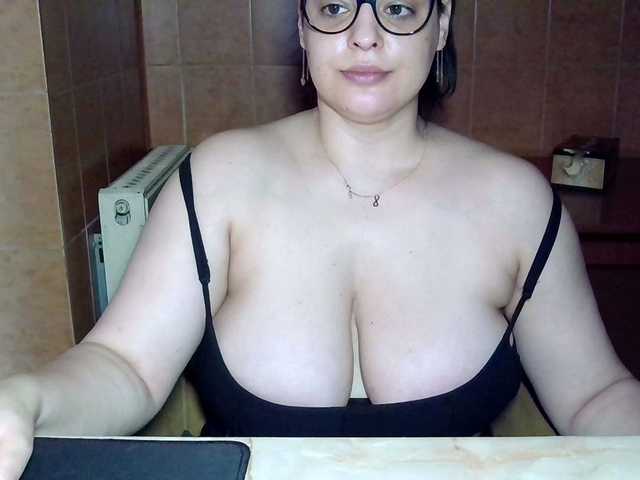 MoniqQuuen live cam on BongaCams