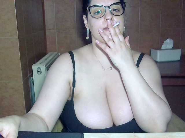 MoniqQuuen live cam on BongaCams