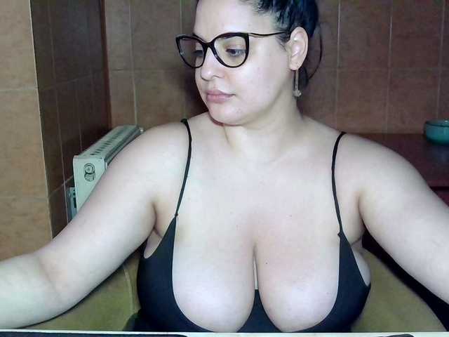 MoniqQuuen live cam on UnifiedCams