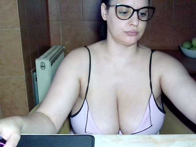 MoniqQuuen, live now on BongaCams