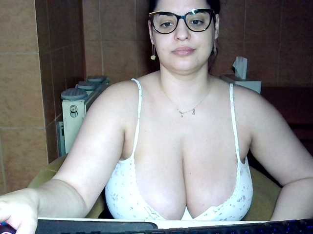 MoniqQuuen's BongaCams show and profile