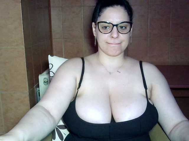 MoniqQuuen live cam on BongaCams
