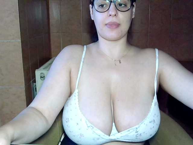 MoniqQuuen live cam on BongaCams