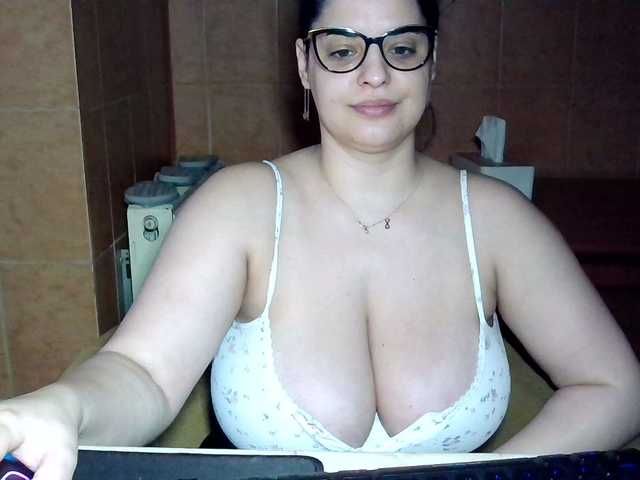 MoniqQuuen's BongaCams show and profile