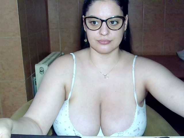 MoniqQuuen live cam on BongaCams