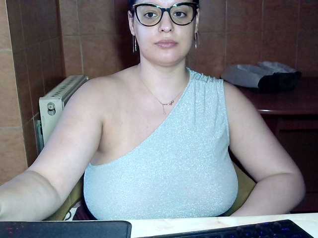 MoniqQuuen live cam on BongaCams