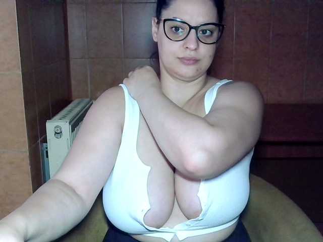 MoniqQuuen live cam on BongaCams