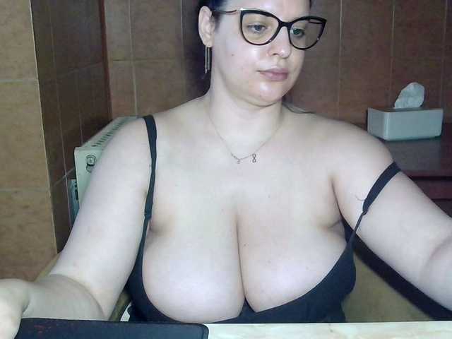 MoniqQuuen live cam on BongaCams
