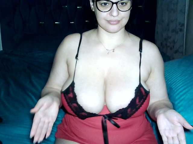 MoniqQuuen live cam on BongaCams